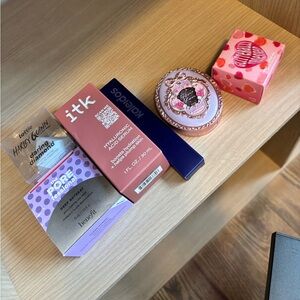 Makeup/skincare bundle